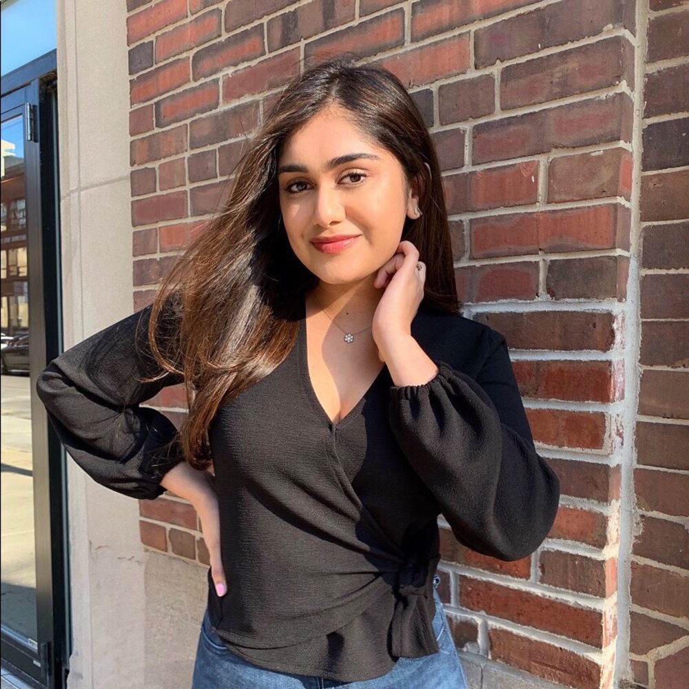 Meet your Posher, Siona